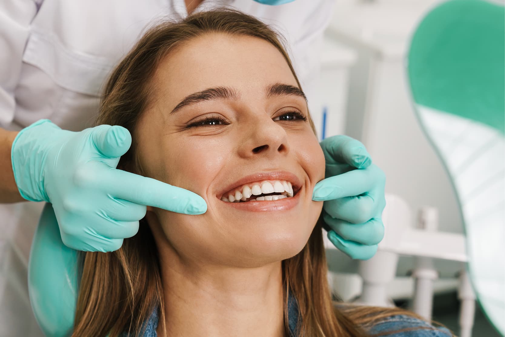 Why Choosing A Family Dentist With Cosmetic Expertise Saves Time